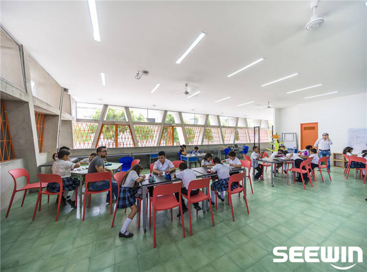 學(xué)生課桌椅